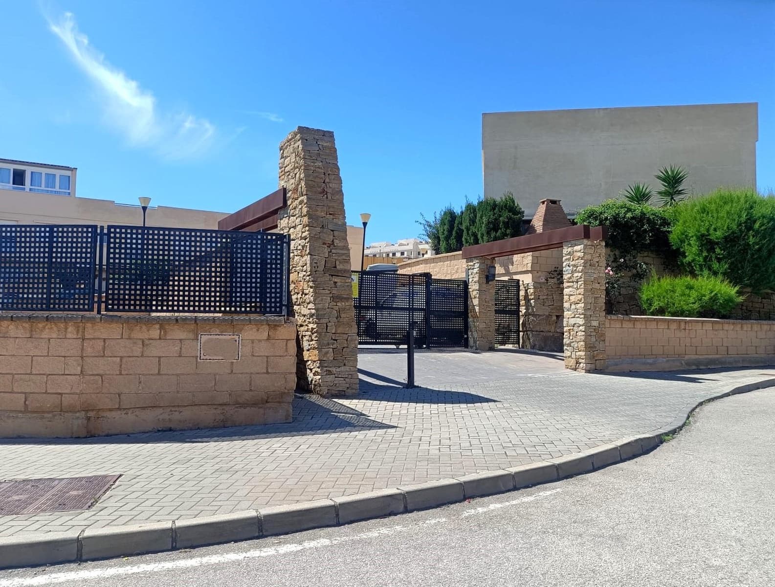 3 soveværelse Rækkehus til salg i Almayate med swimmingpool garage - € 310.000 (Ref: 8943859)