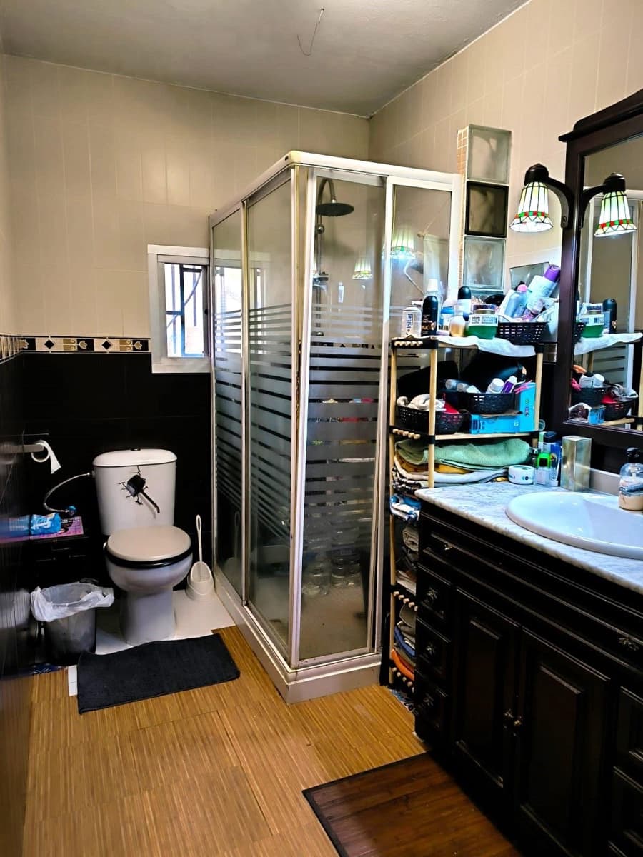 5 soveværelse Finca/Landehus til salg i Malaga by med swimmingpool garage - € 265.000 (Ref: 8985933)