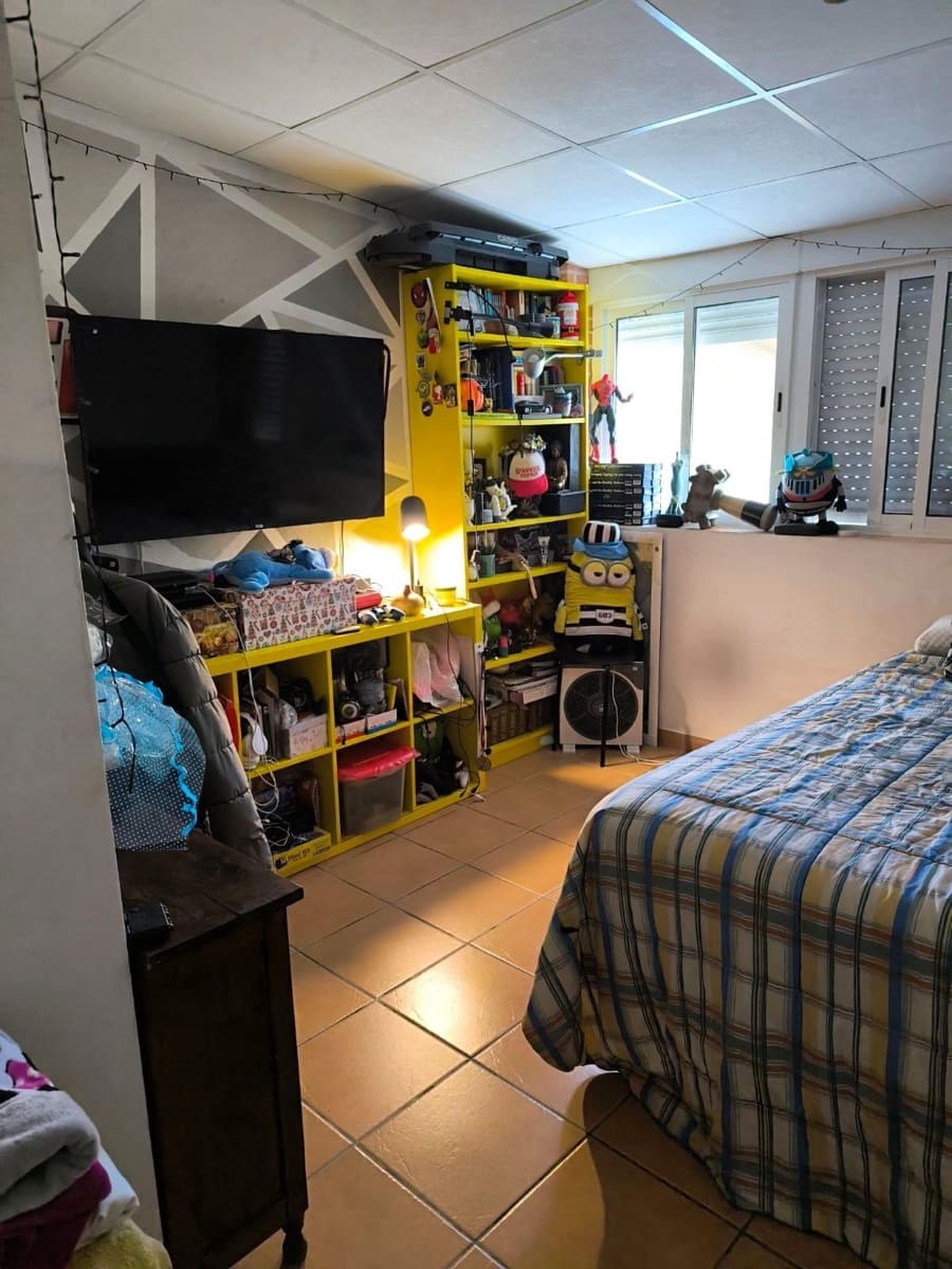 5 soveværelse Finca/Landehus til salg i Malaga by med swimmingpool garage - € 265.000 (Ref: 8985933)