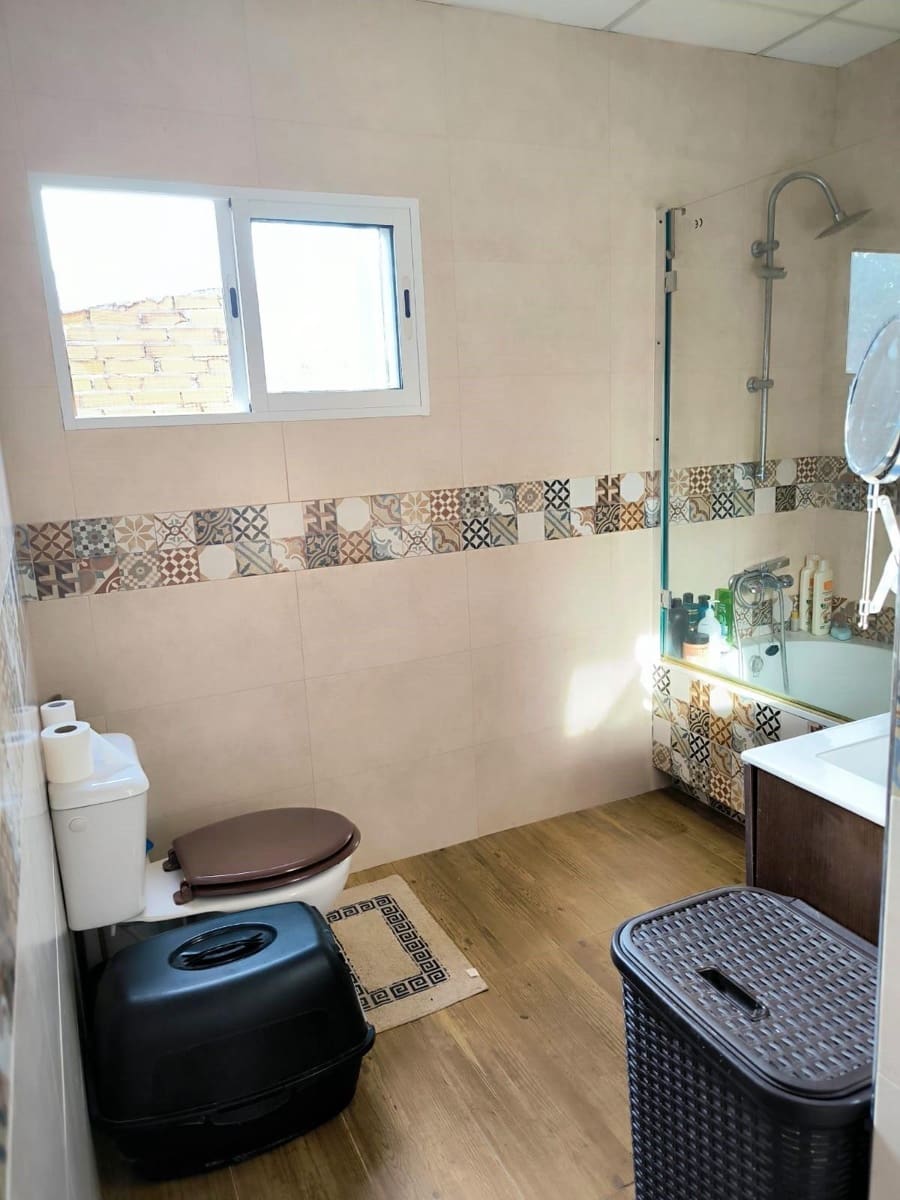 5 soveværelse Finca/Landehus til salg i Malaga by med swimmingpool garage - € 265.000 (Ref: 8985933)