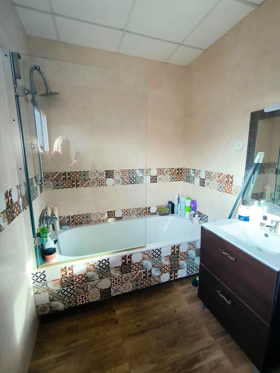 5 soveværelse Finca/Landehus til salg i Malaga by med swimmingpool garage - € 265.000 (Ref: 8985933)