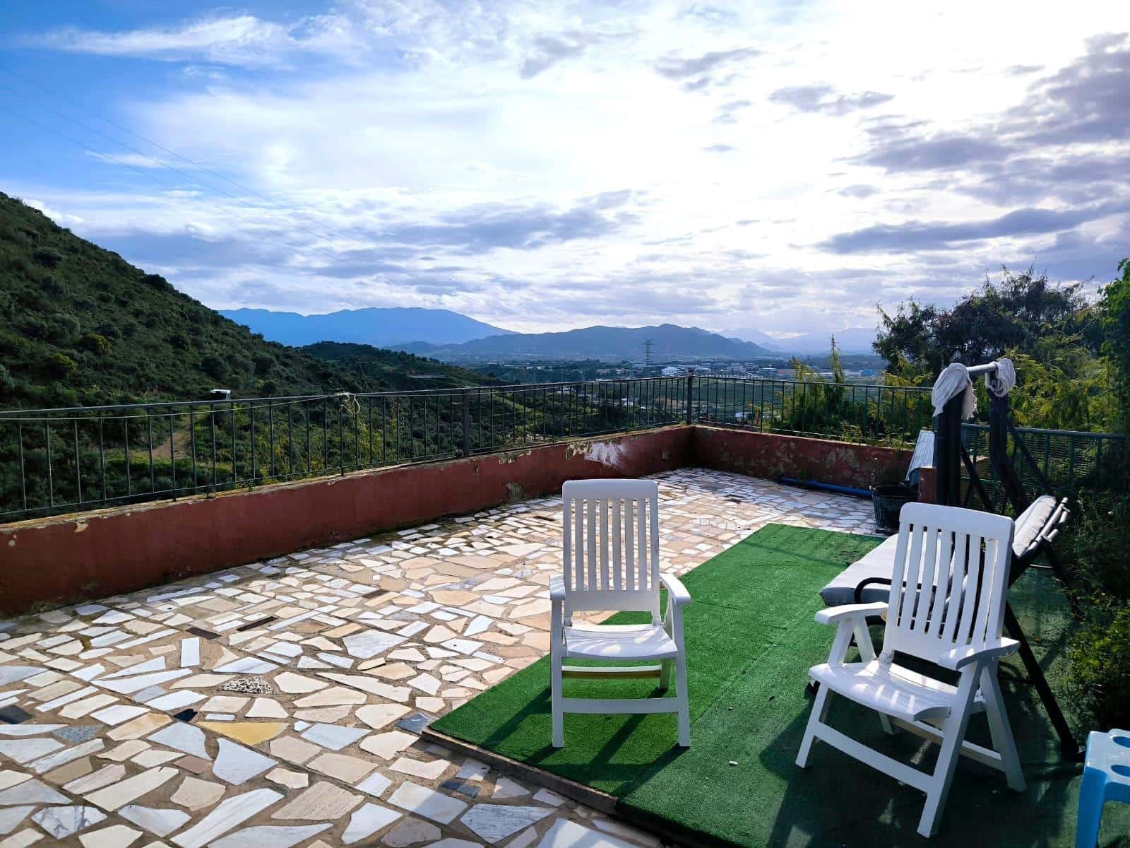 5 soveværelse Finca/Landehus til salg i Malaga by med swimmingpool garage - € 265.000 (Ref: 8985933)