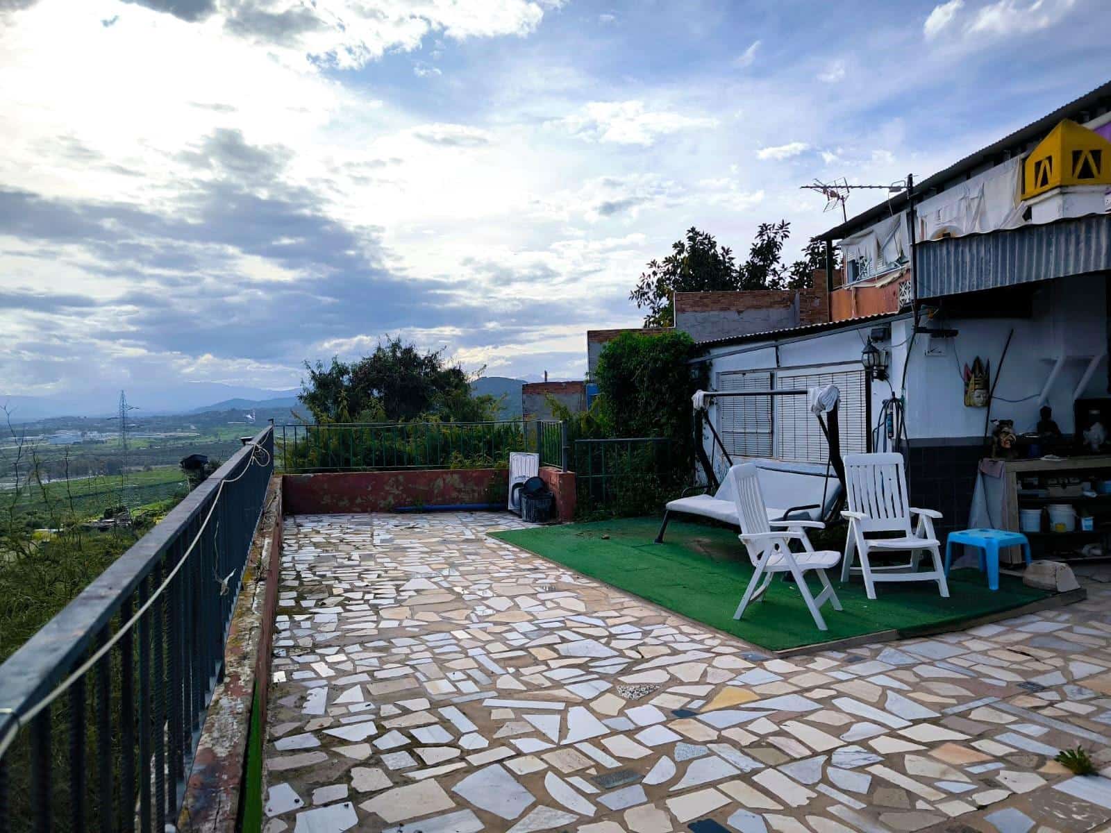 5 soveværelse Finca/Landehus til salg i Malaga by med swimmingpool garage - € 265.000 (Ref: 8985933)