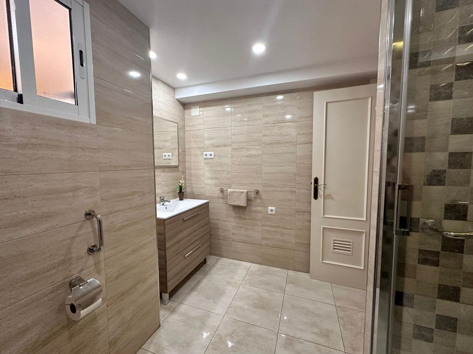 2 soveværelse Lejlighed til leje i Malaga by - € 950 (Ref: 9003581)