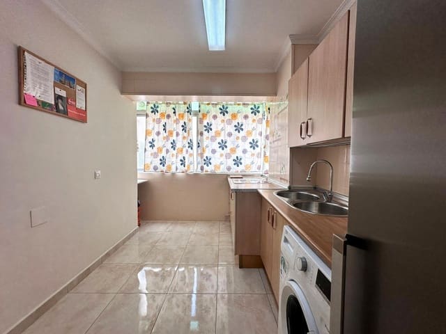2 soveværelse Lejlighed til leje i Perchel Norte, Málaga by - € 950 (Ref: 9003581)