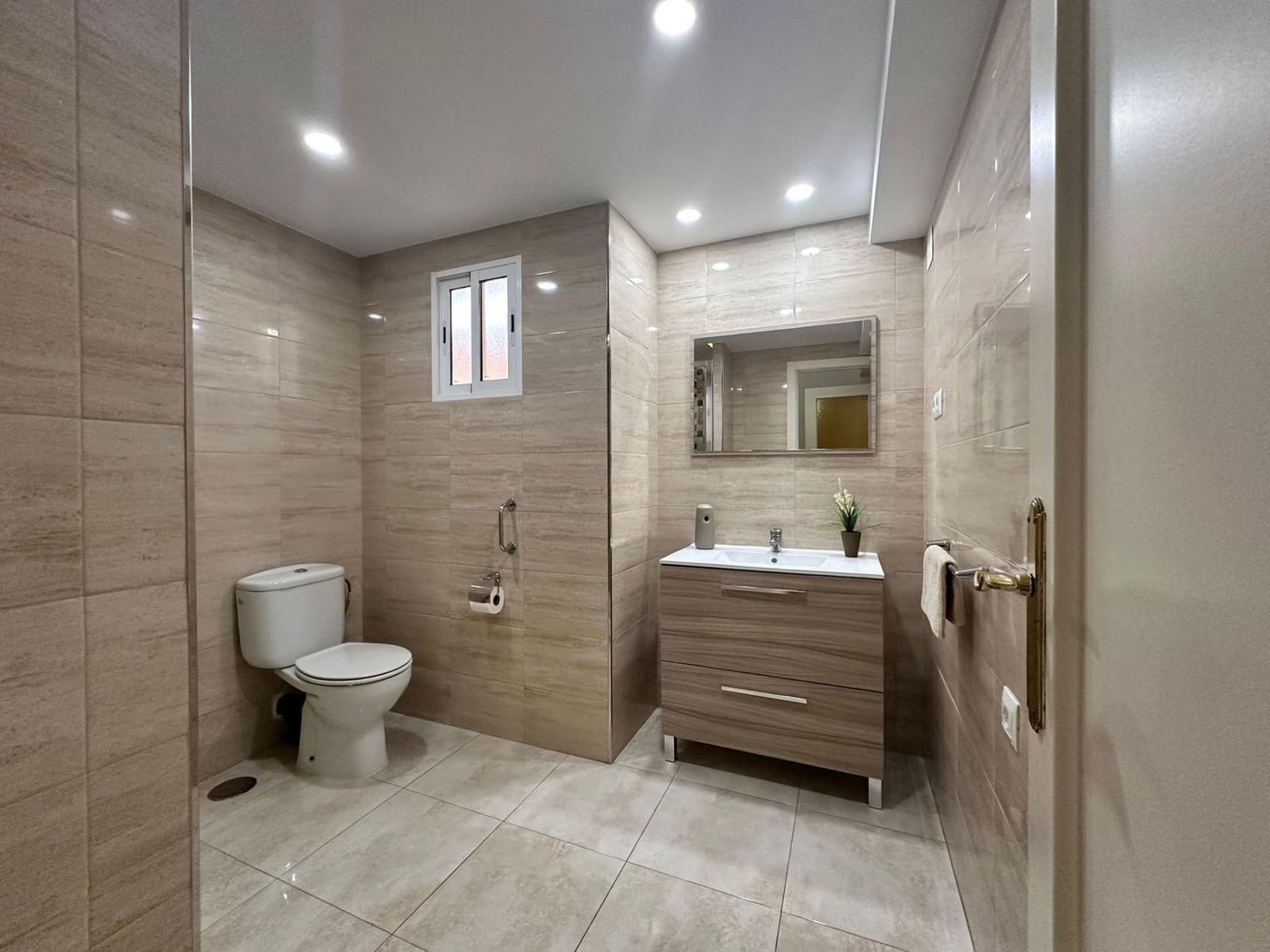 2 soveværelse Lejlighed til leje i Malaga by - € 950 (Ref: 9003581)