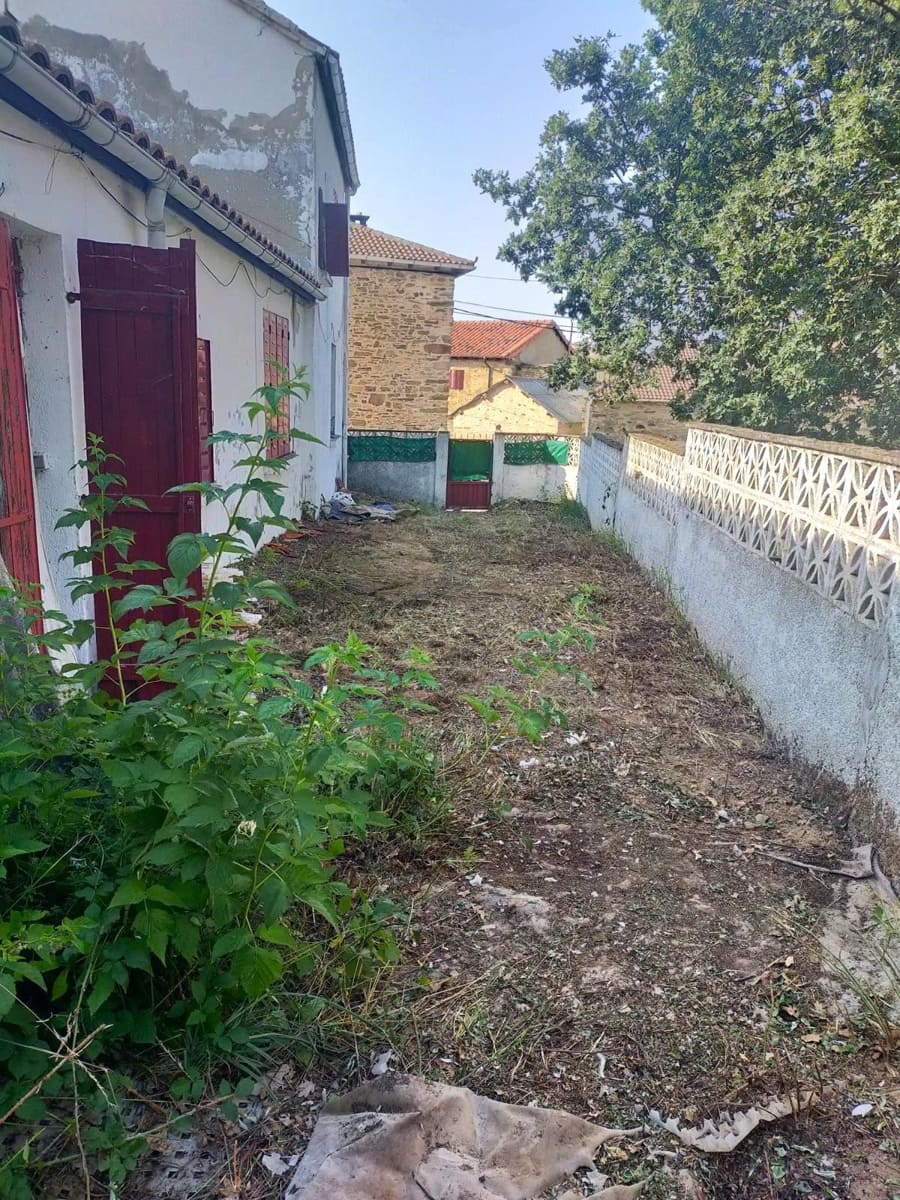 5 soveværelse Byhus til salg i Santa Colomba de Somoza - € 79.000 (Ref: 9057850)