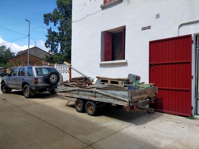 5 bedroom Townhouse for sale in Santa Colomba de Somoza - € 79,000 (Ref: 9057850)