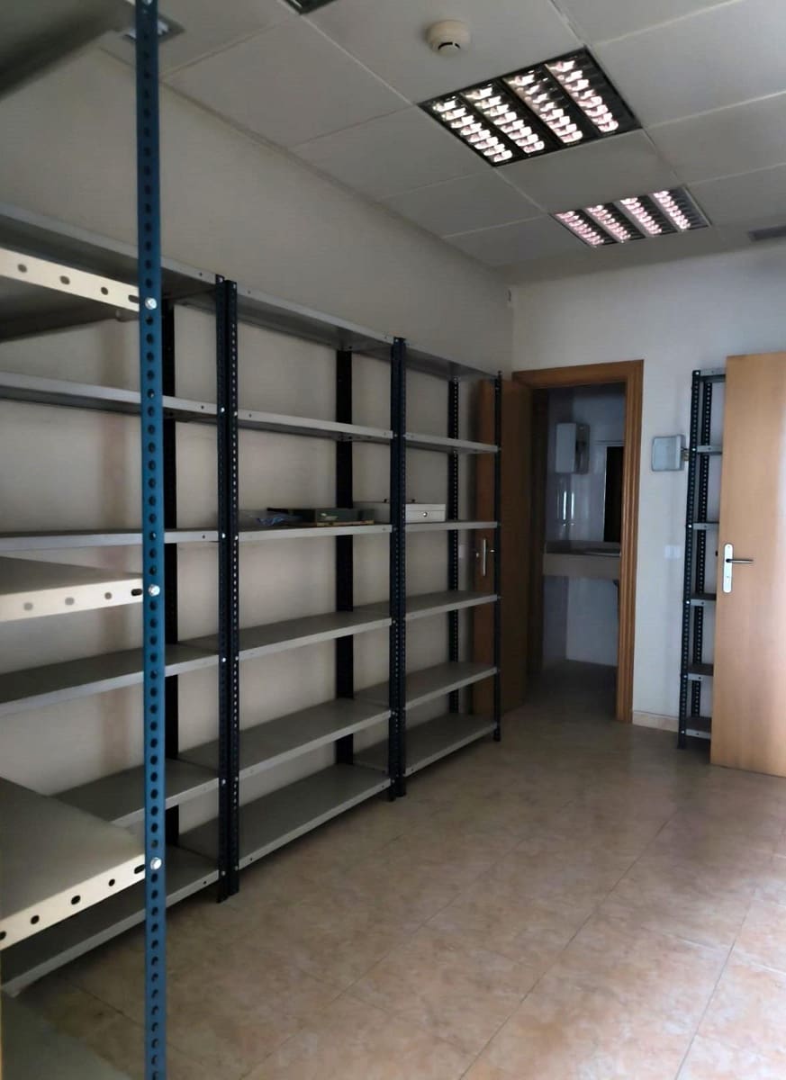 Erhverv til salg i Malaga by - € 482.400 (Ref: 9240360)