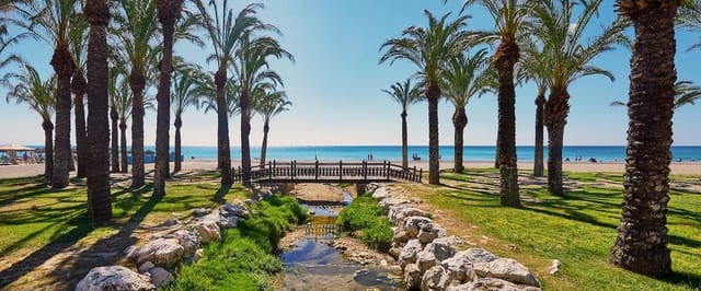 Kaupallinen myytävänä paikassa Torremolinos - 570 300 € (Ref: 9282141)