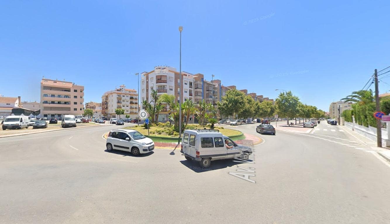 Commercial for sale in Velez-Malaga - € 243,400 (Ref: 9282142)