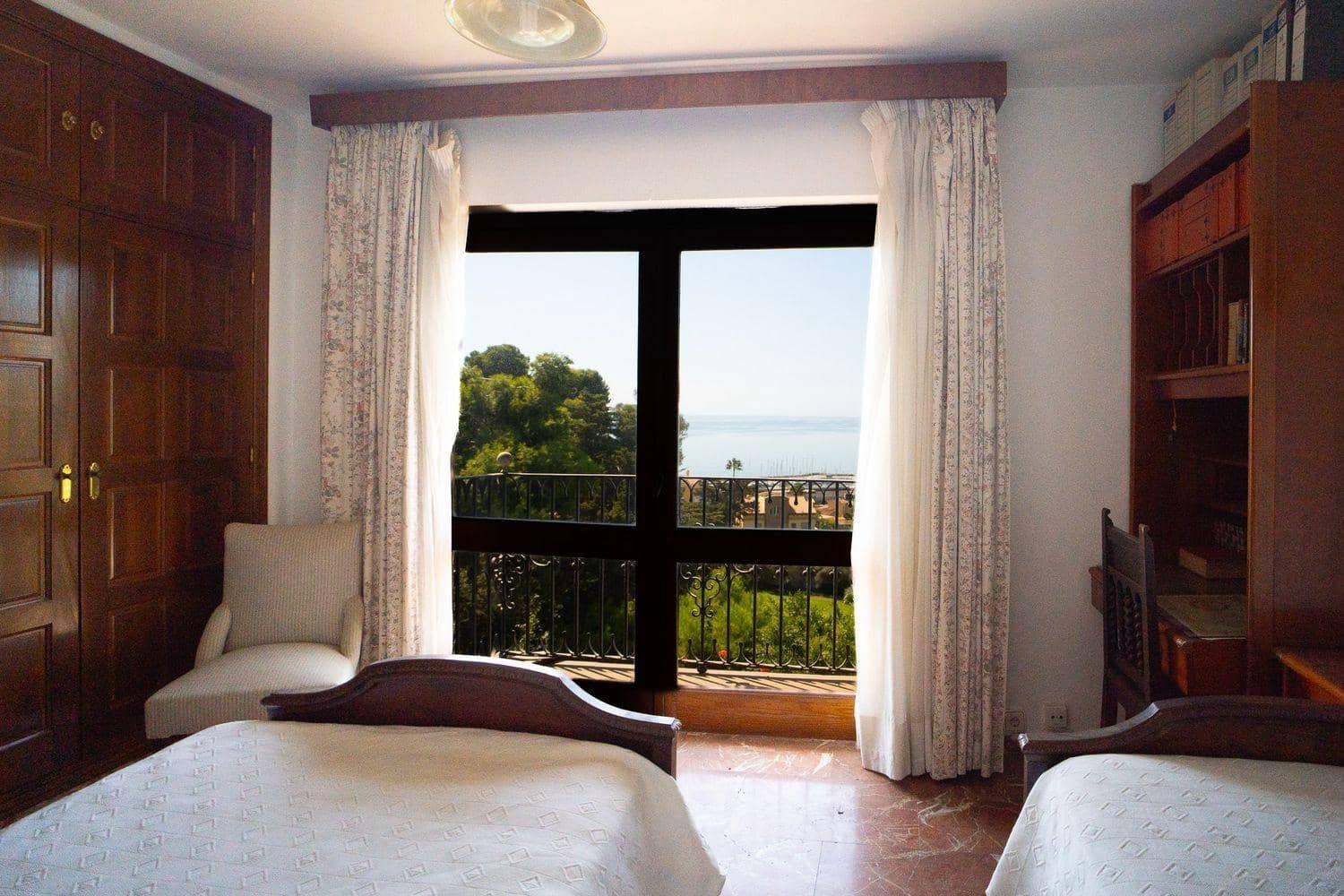 9 soverom Villa til salgs i Malaga by med svømmebasseng - € 1 575 000 (Ref: 9317821)