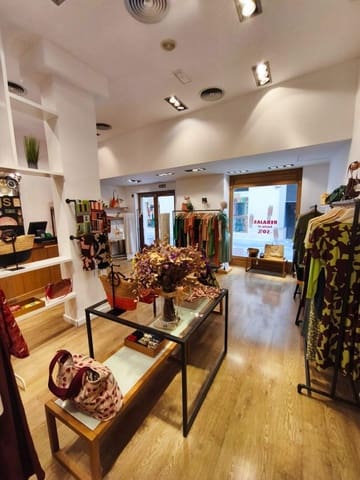 Local Commercial à louer à Centro Historico, Malaga ville - 5 000 € (Ref: 9321872)