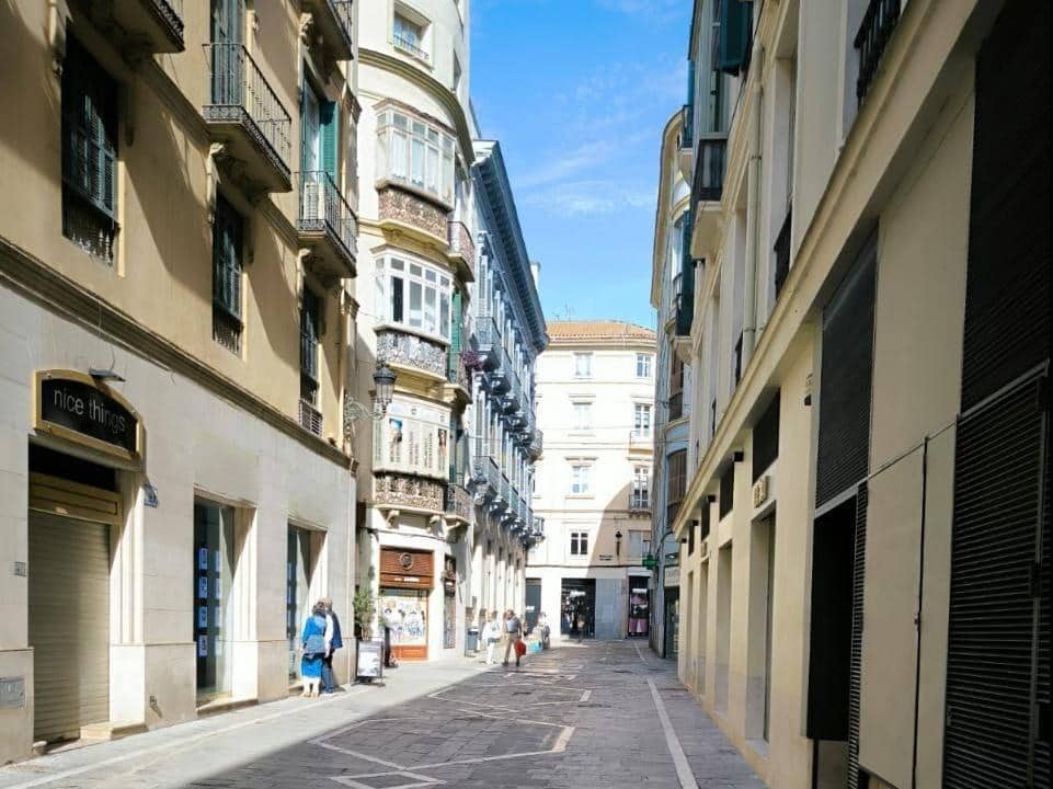 Kommersiell til leie i Malaga by - € 4 250 (Ref: 9321872)