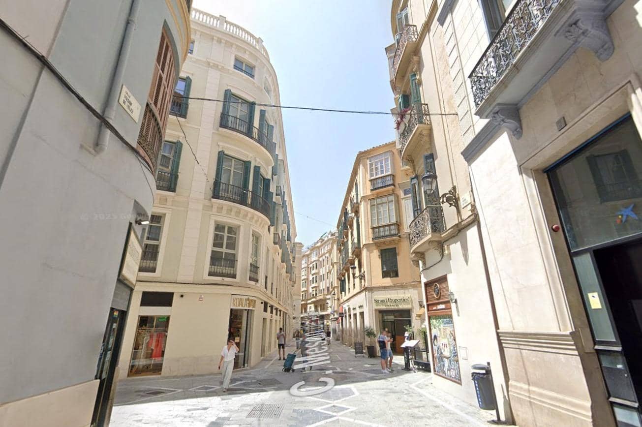 Kommersiell til leie i Malaga by - € 4 250 (Ref: 9321872)