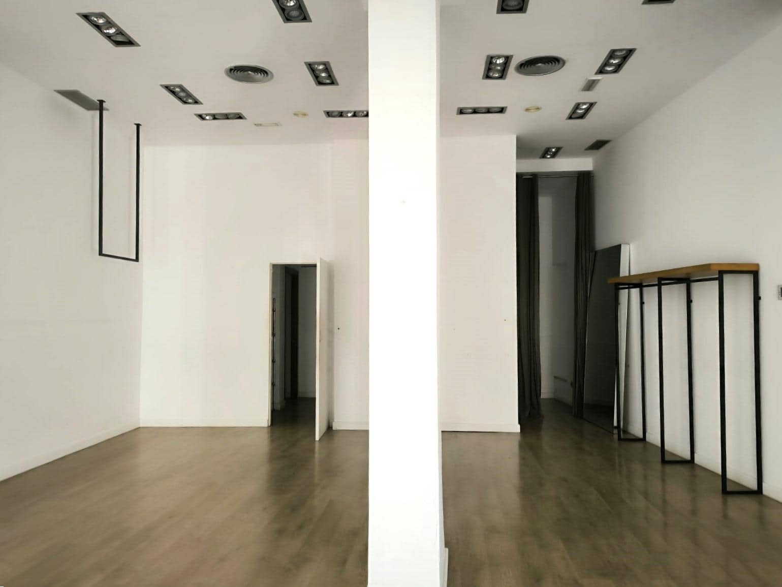 Kommersiell til leie i Malaga by - € 4 250 (Ref: 9321872)