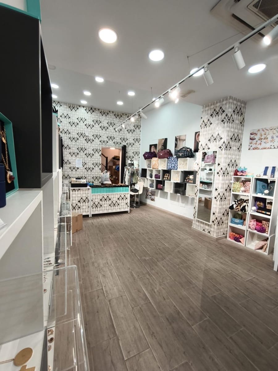 Commercieel te huur in Malaga stad - € 2.000 (Ref: 9337998)