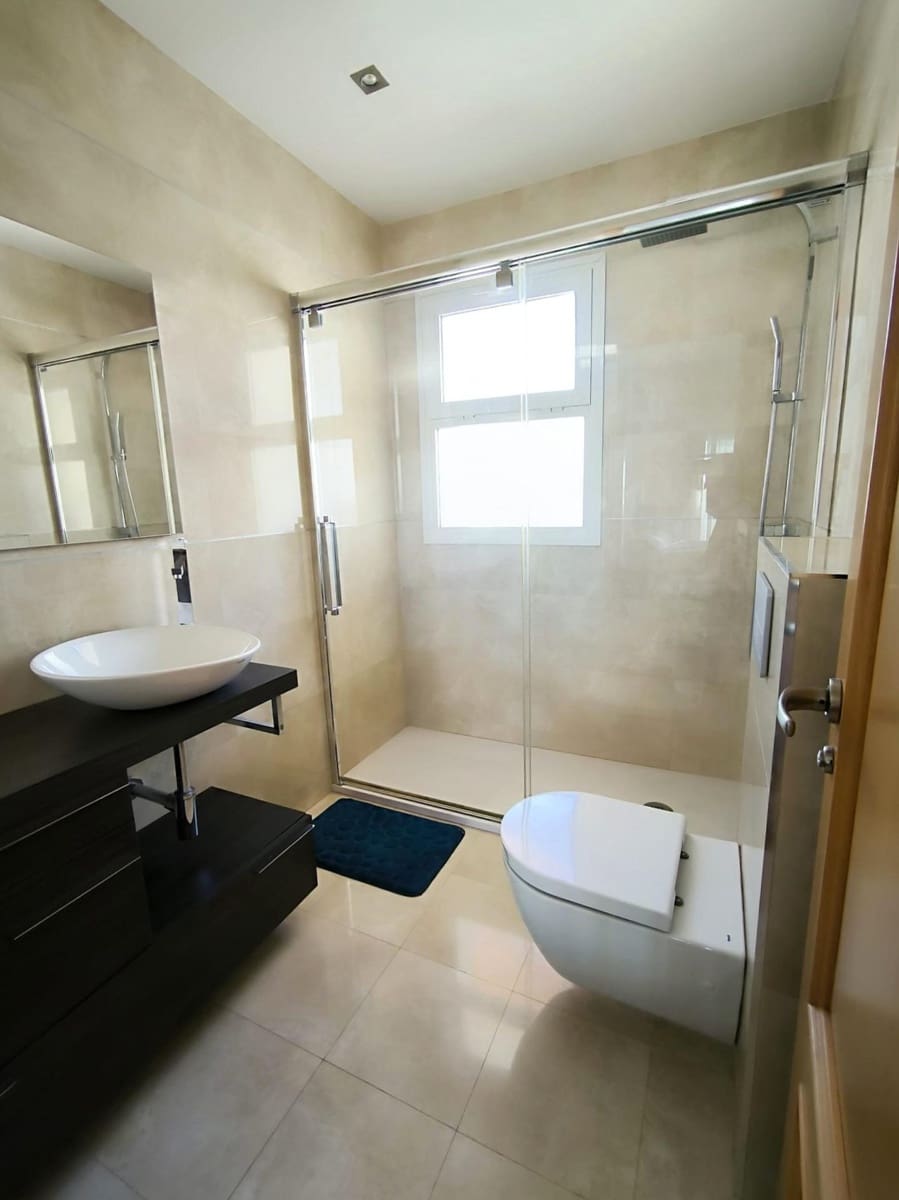 2 soverom Penthouse til salgs i Caleta de Velez med svømmebasseng garasje - € 459 000 (Ref: 9341159)