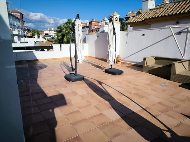 2 soverom Penthouse til salgs i Caleta de Vélez, Vélez-Málaga med svømmebasseng garasje - € 459 000 (Ref: 9341159)