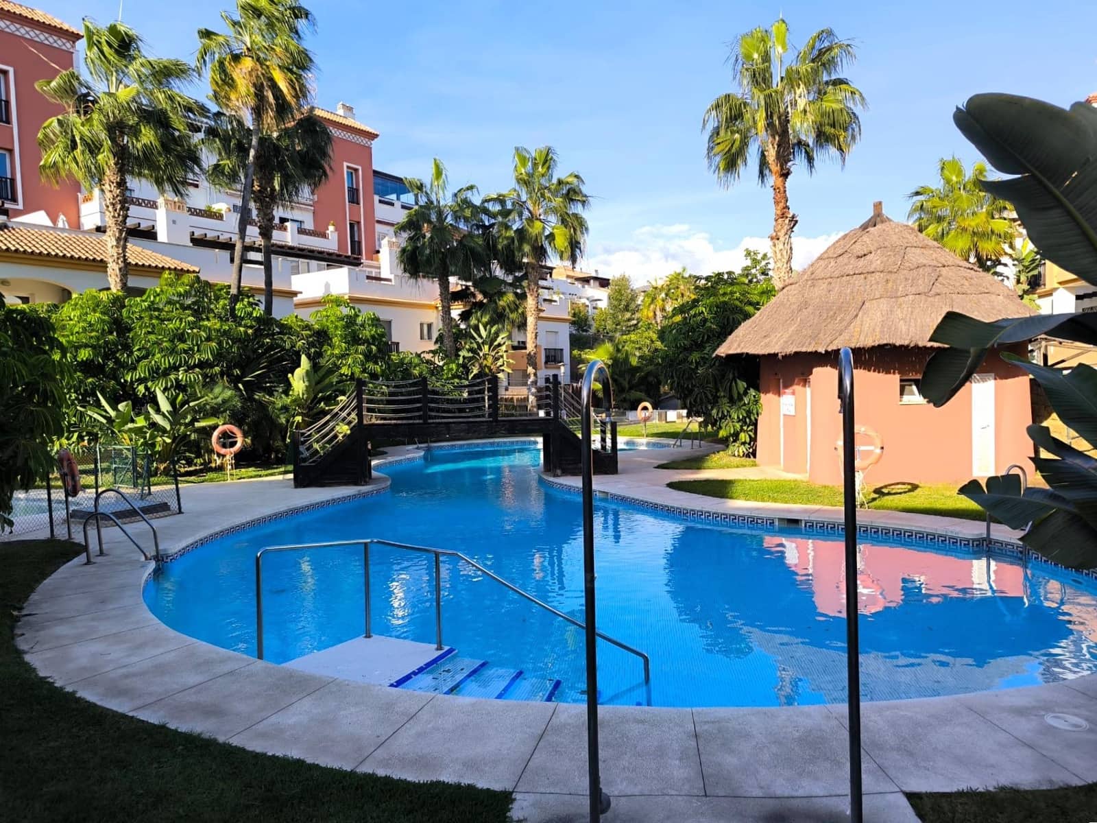 2 soverom Penthouse til salgs i Caleta de Velez med svømmebasseng garasje - € 459 000 (Ref: 9341159)