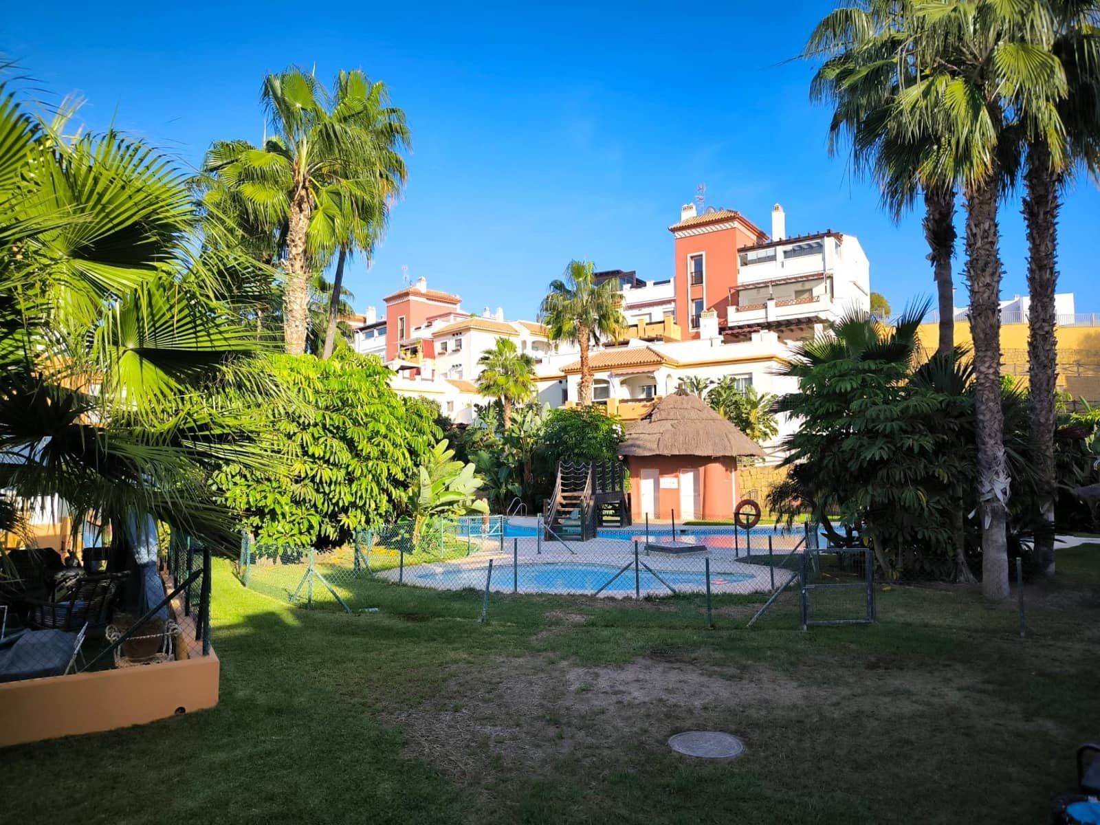 2 soverom Penthouse til salgs i Caleta de Velez med svømmebasseng garasje - € 459 000 (Ref: 9341159)