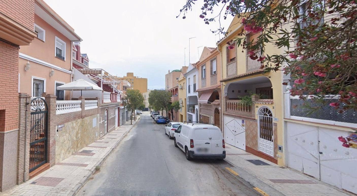 3 slaapkamer Rijtjeshuis te koop in Malaga stad - € 650.000 (Ref: 9440094)