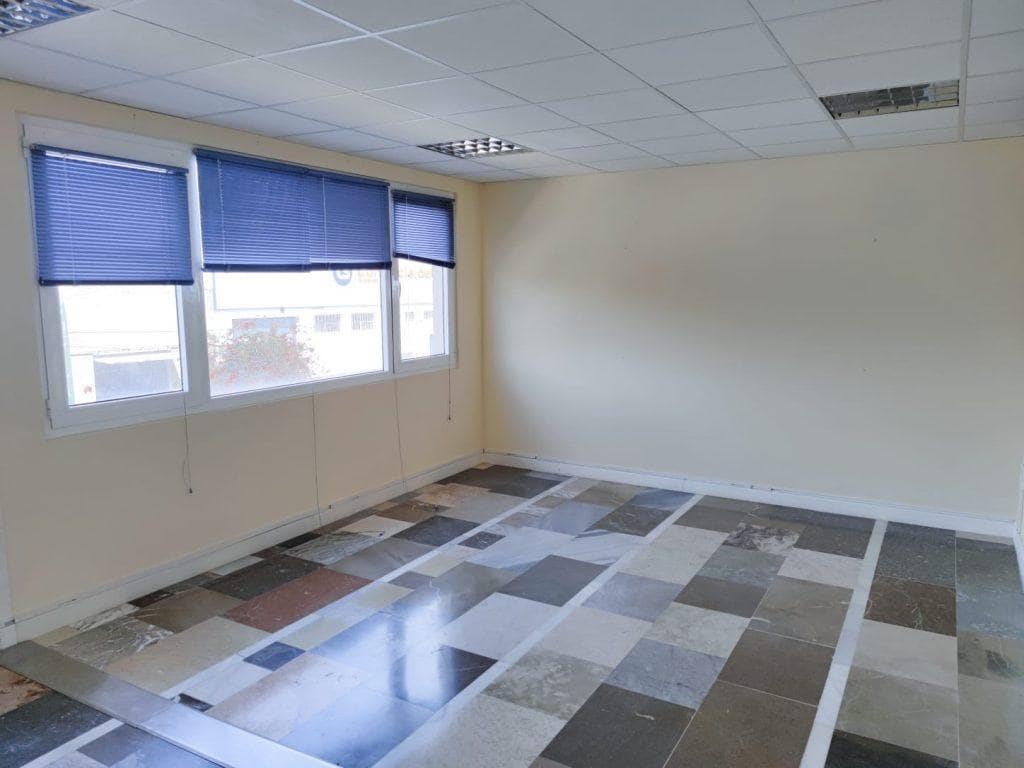 Biuro do wynajęcia w Miasto Malaga - 325 € (Ref: 9456225)