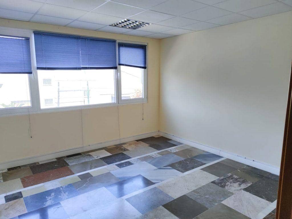 Biuro do wynajęcia w Miasto Malaga - 325 € (Ref: 9456225)
