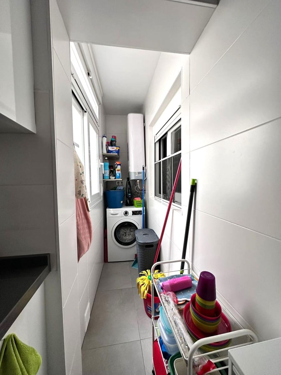 3 bedroom Flat for sale in Malaga city - € 295,000 (Ref: 9541075)