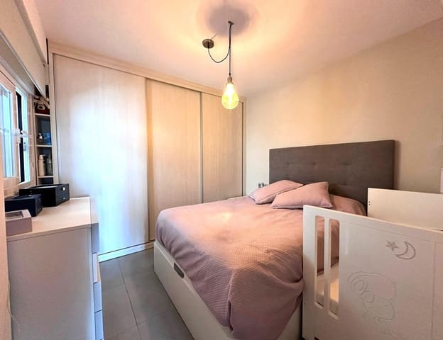 3 bedroom Flat for sale in Cruz de Humilladero, Málaga city - € 295,000 (Ref: 9541075)