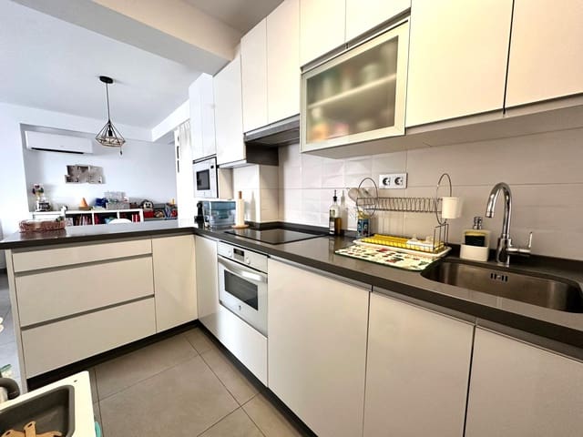 3 bedroom Flat for sale in Cruz de Humilladero, Málaga city - € 295,000 (Ref: 9541075)