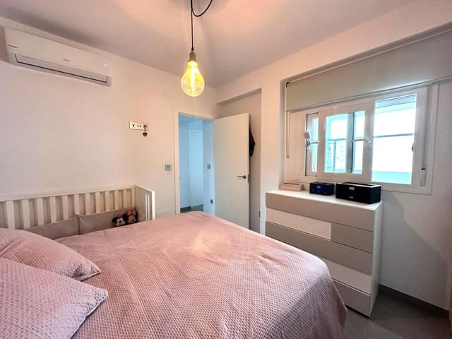 3 bedroom Flat for sale in Cruz de Humilladero, Málaga city - € 295,000 (Ref: 9541075)