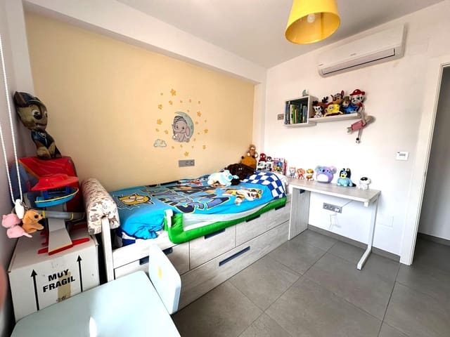 3 bedroom Flat for sale in Cruz de Humilladero, Málaga city - € 295,000 (Ref: 9541075)