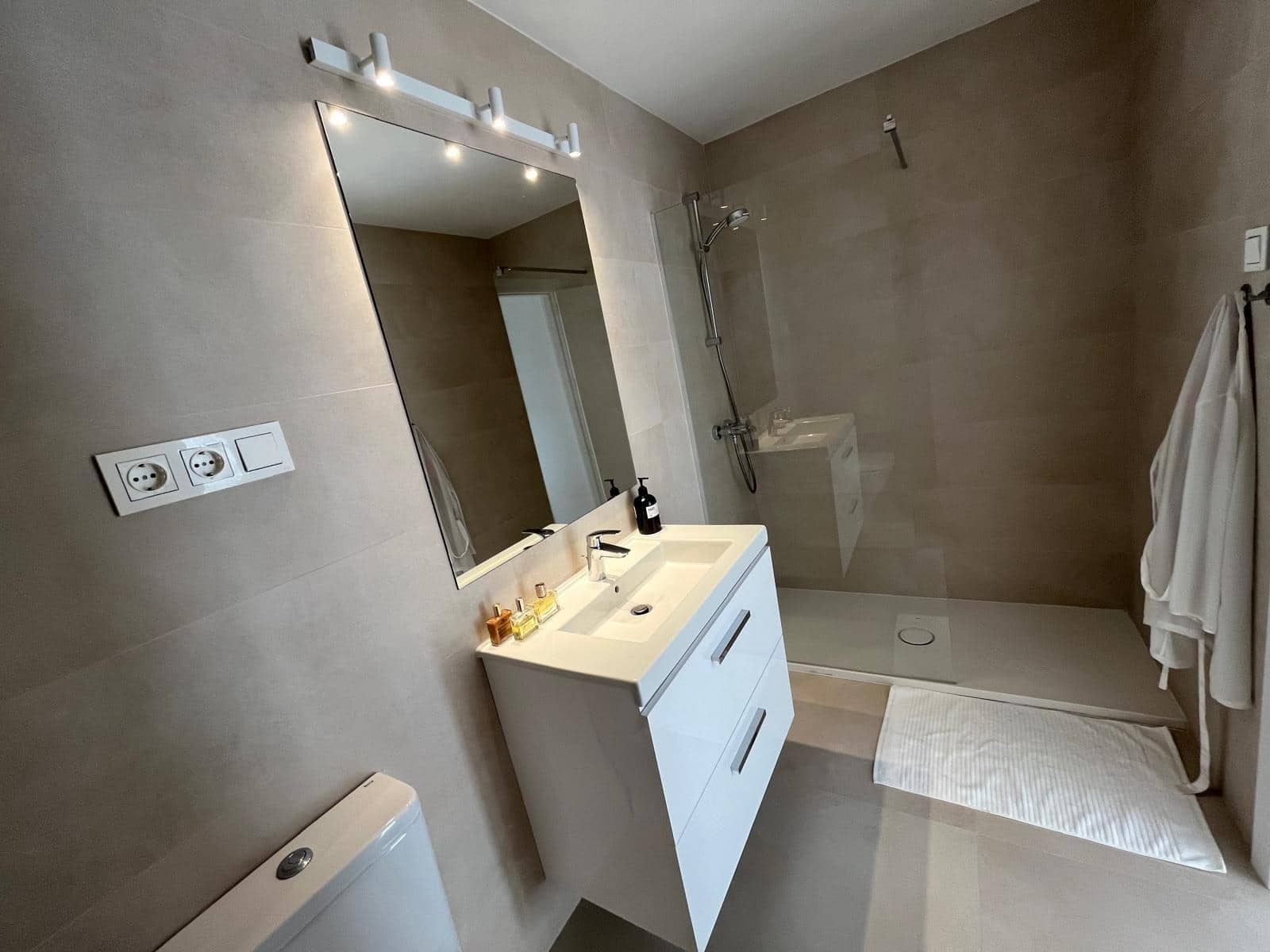 2 sovrum Lägenhet till salu i Malaga stad med pool - 446 000 € (Ref: 9659405)