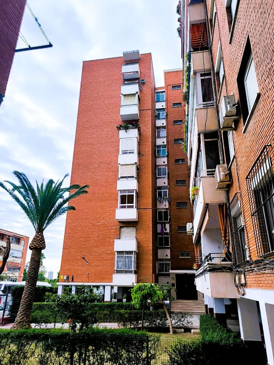 4 bedroom Flat for sale in Malaga city - € 355,000 (Ref: 9729322)