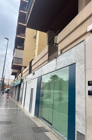 Kommersiell til salgs i Málaga by - € 700 000 (Ref: 9978825)