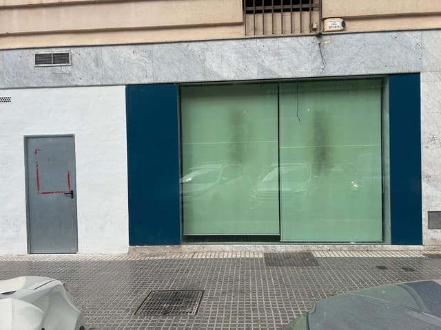 Kommersiell til salgs i Málaga by - € 700 000 (Ref: 9978825)