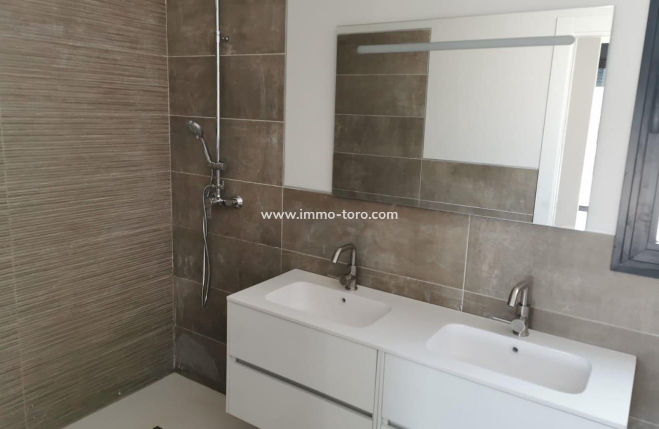 3 makuuhuone Huvila myytävänä paikassa Pinoso mukana uima-altaan - 440 500 € (Ref: 10018632)