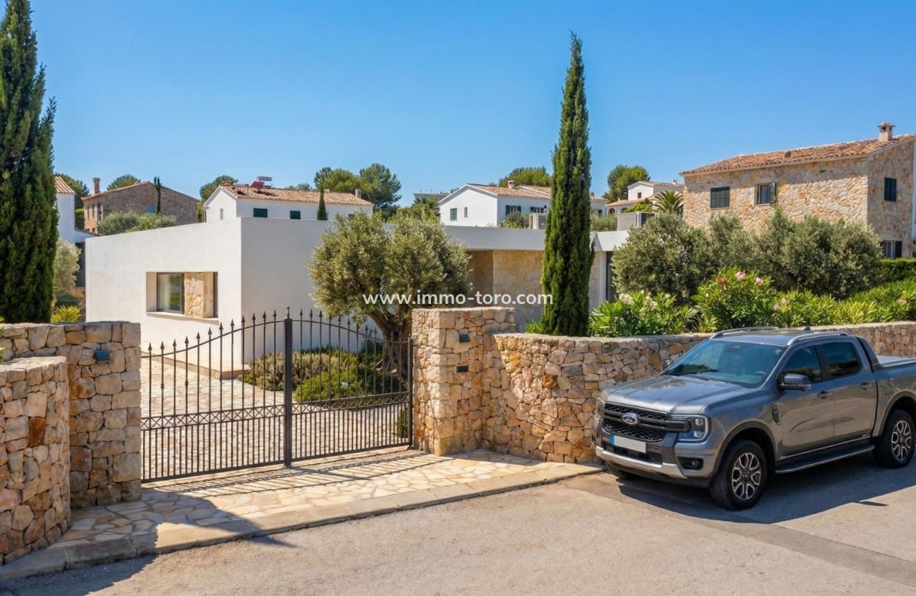 3 bedroom Villa for sale in Aspe with pool - € 469,950 (Ref: 10018725)