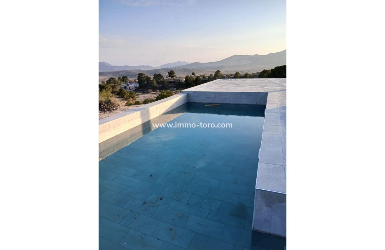 4 sovrum Villa till salu i Pinoso med pool - 600 000 € (Ref: 10018726)