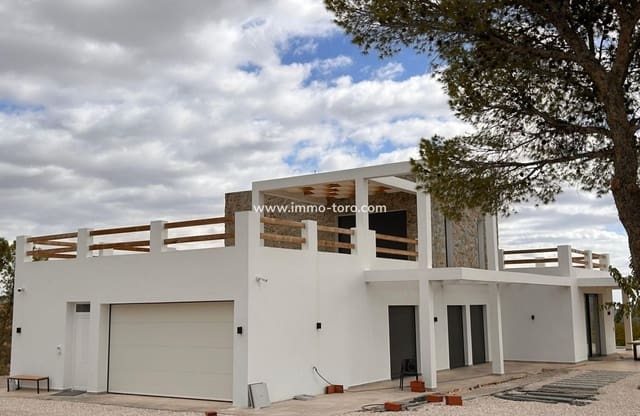 4 bedroom Villa for sale in Pinoso with pool - € 600,000 (Ref: 10018726)