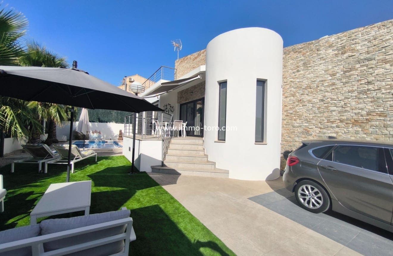 3 soveværelse Villa til salg i Polop med swimmingpool garage - € 475.000 (Ref: 10023333)