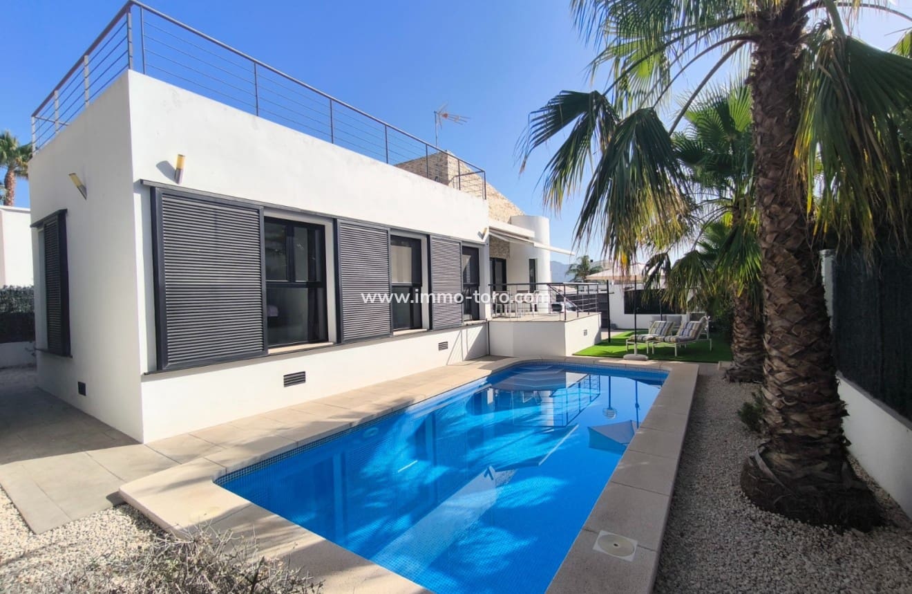 3 soveværelse Villa til salg i Polop med swimmingpool garage - € 475.000 (Ref: 10023333)