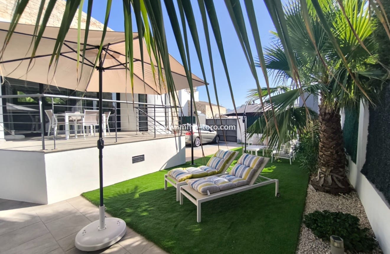 3 soveværelse Villa til salg i Polop med swimmingpool garage - € 475.000 (Ref: 10023333)