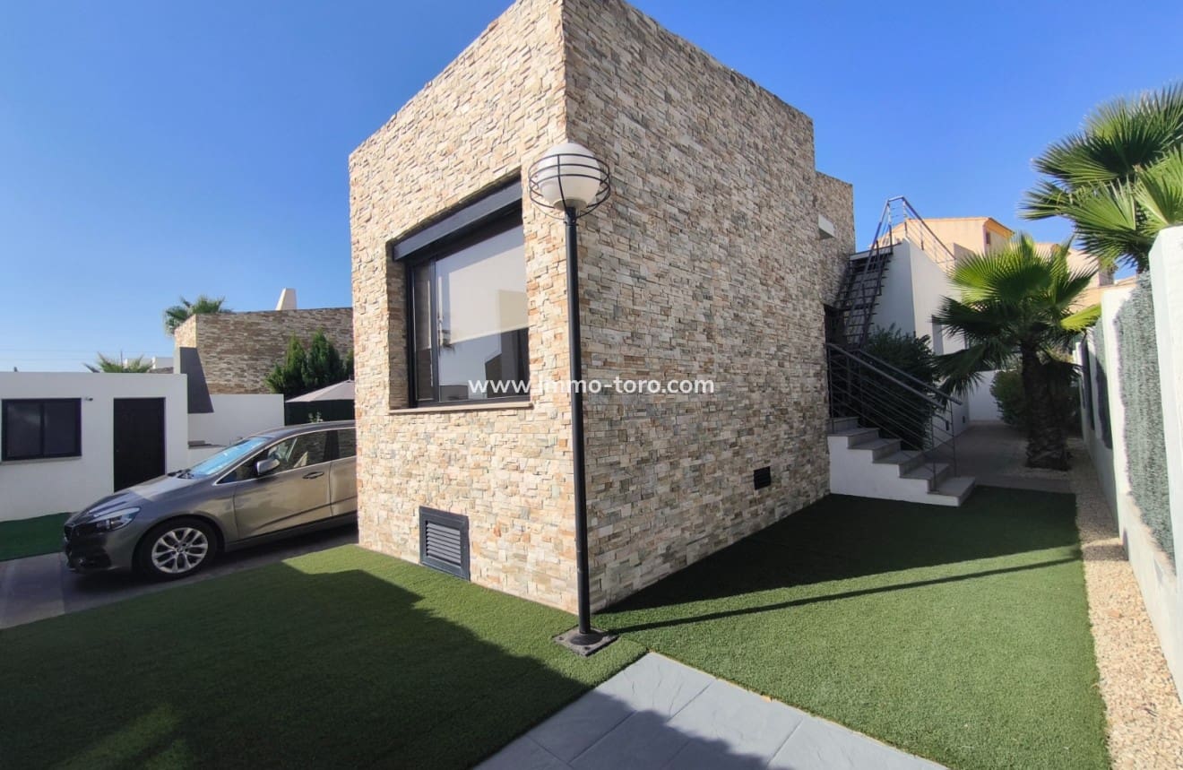 3 soveværelse Villa til salg i Polop med swimmingpool garage - € 475.000 (Ref: 10023333)