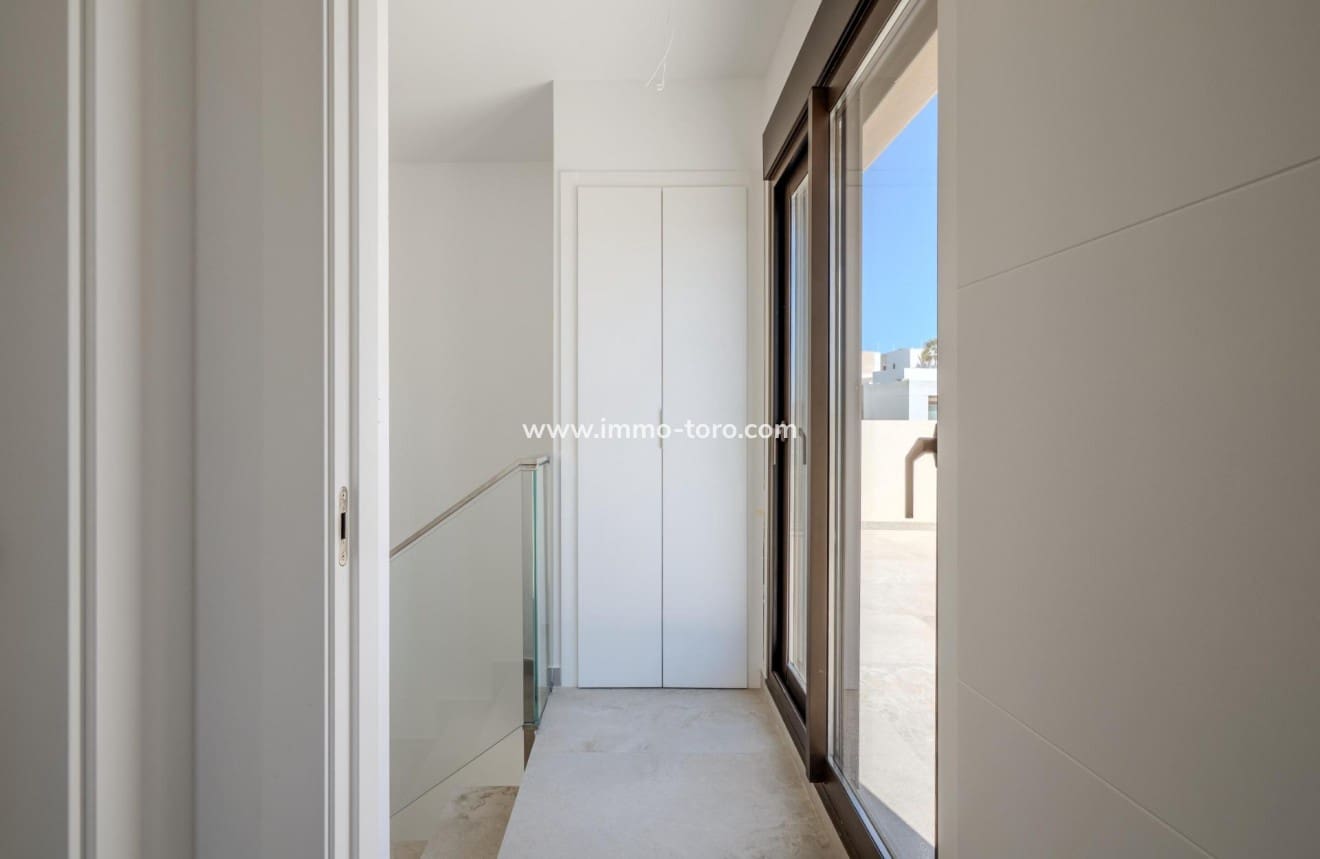3 bedroom Villa for sale in Algorfa with pool - € 489,000 (Ref: 10031134)