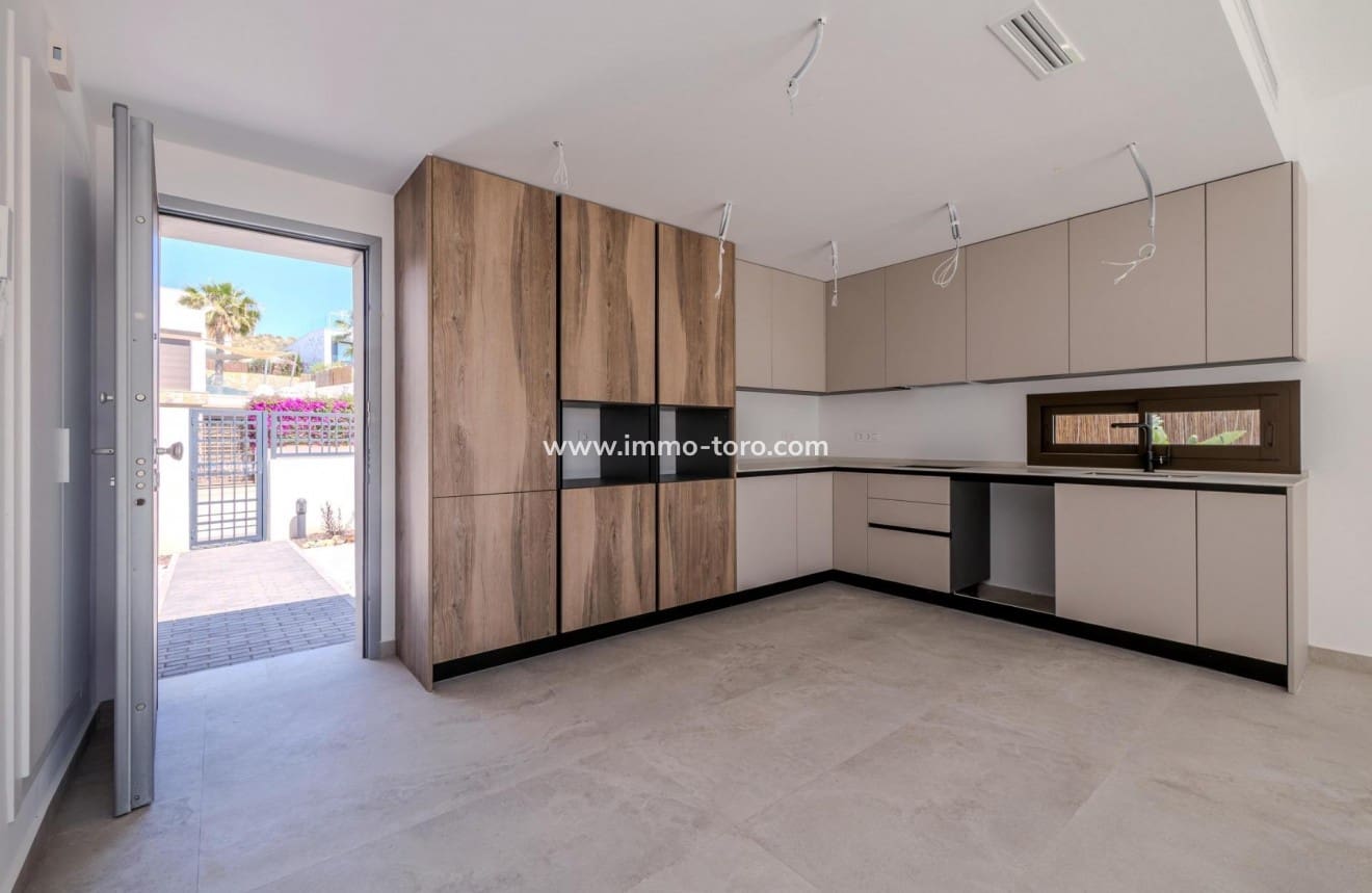 3 bedroom Villa for sale in Algorfa with pool - € 489,000 (Ref: 10031134)