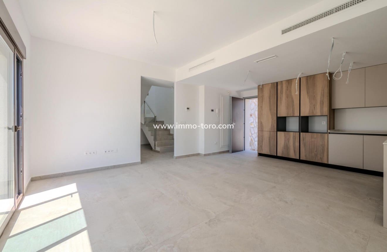3 bedroom Villa for sale in Algorfa with pool - € 489,000 (Ref: 10031134)