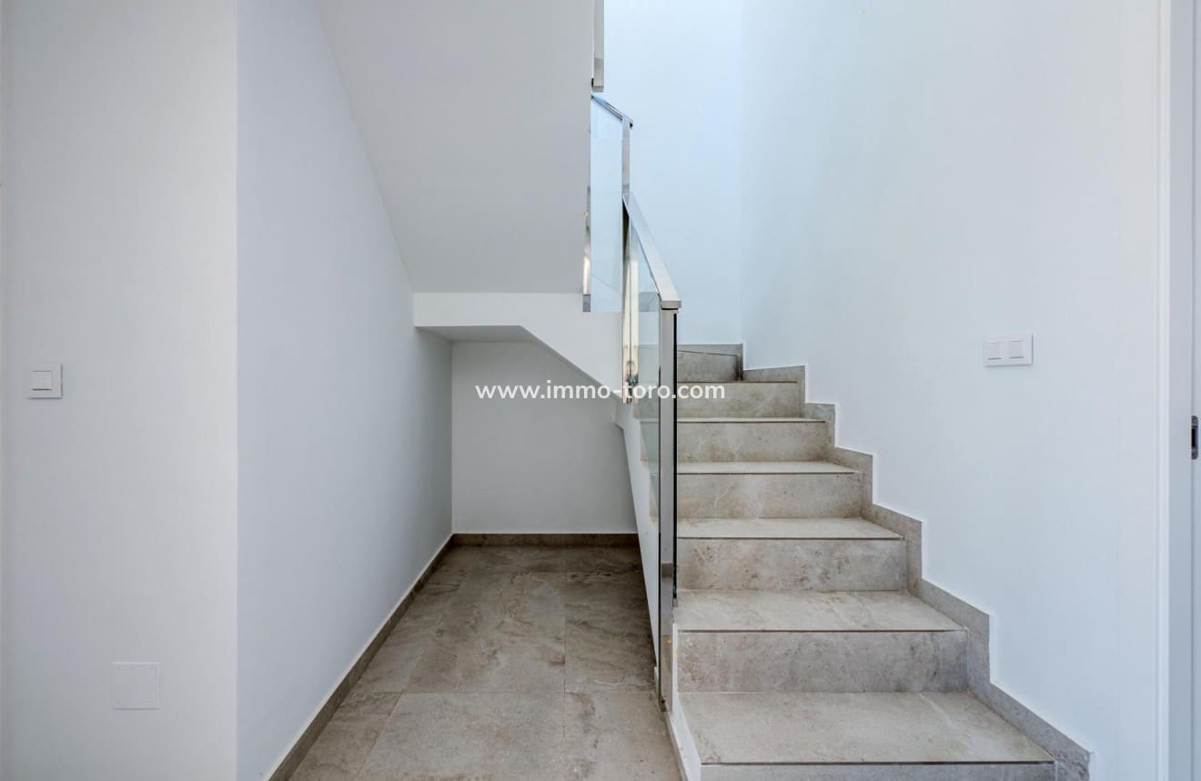 3 bedroom Villa for sale in Algorfa with pool - € 489,000 (Ref: 10031134)