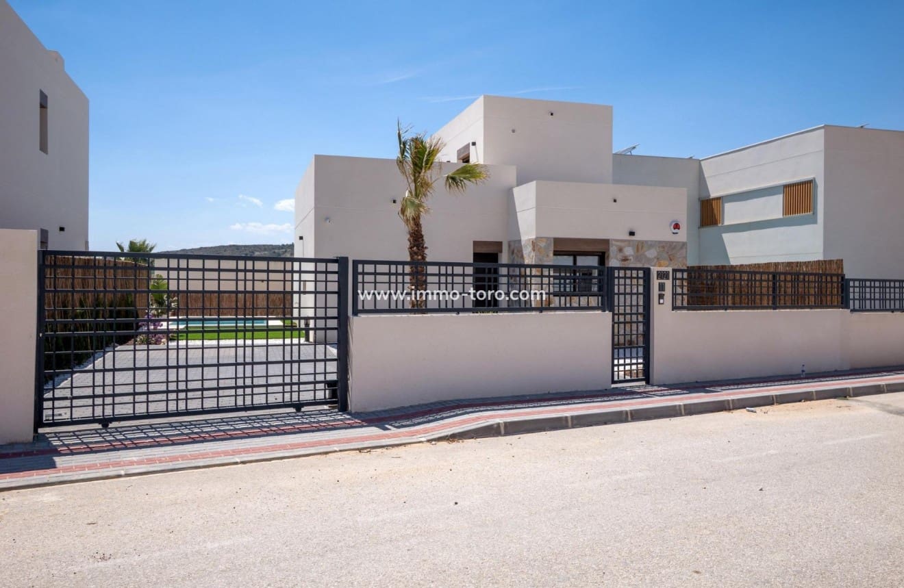 3 bedroom Villa for sale in Algorfa with pool - € 489,000 (Ref: 10031134)
